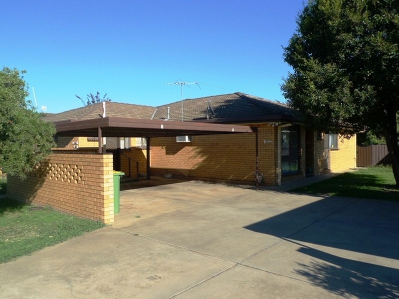 1/409 Griffith Road, Lavington NSW 2641