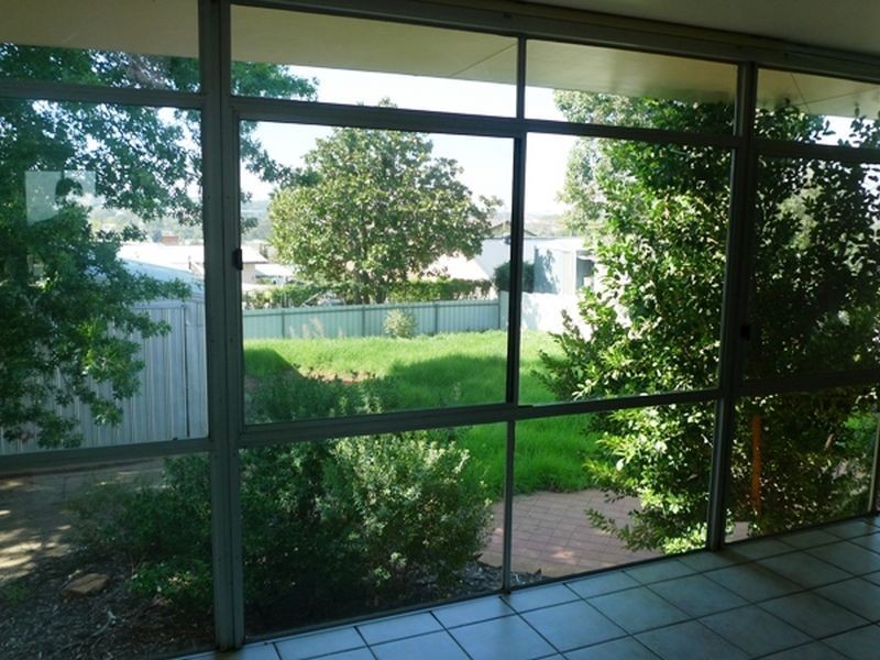 296 Highview Crescent, Lavington NSW 2641