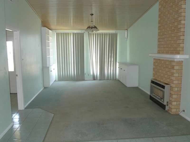 296 Highview Crescent, Lavington NSW 2641