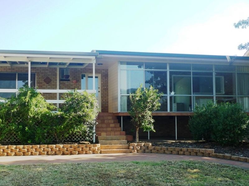 296 Highview Crescent, Lavington NSW 2641