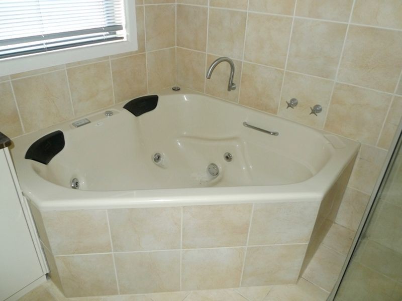 11 Spring Rise, West Albury NSW 2640