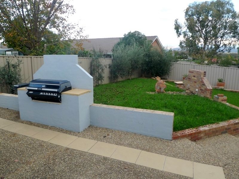 11 Spring Rise, West Albury NSW 2640