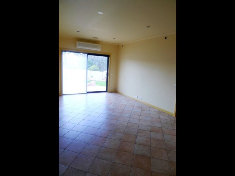 11 Spring Rise, West Albury NSW 2640