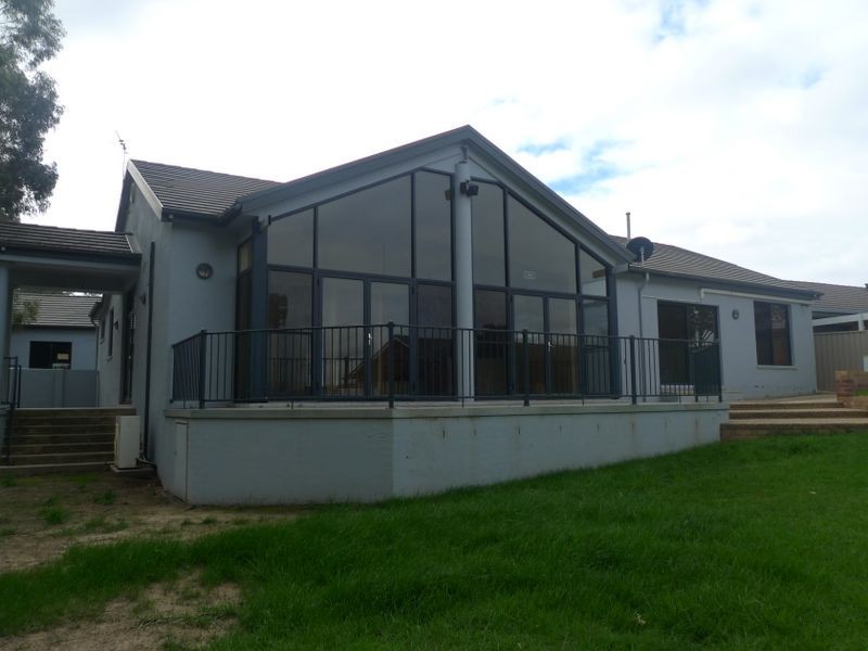 11 Spring Rise, West Albury NSW 2640