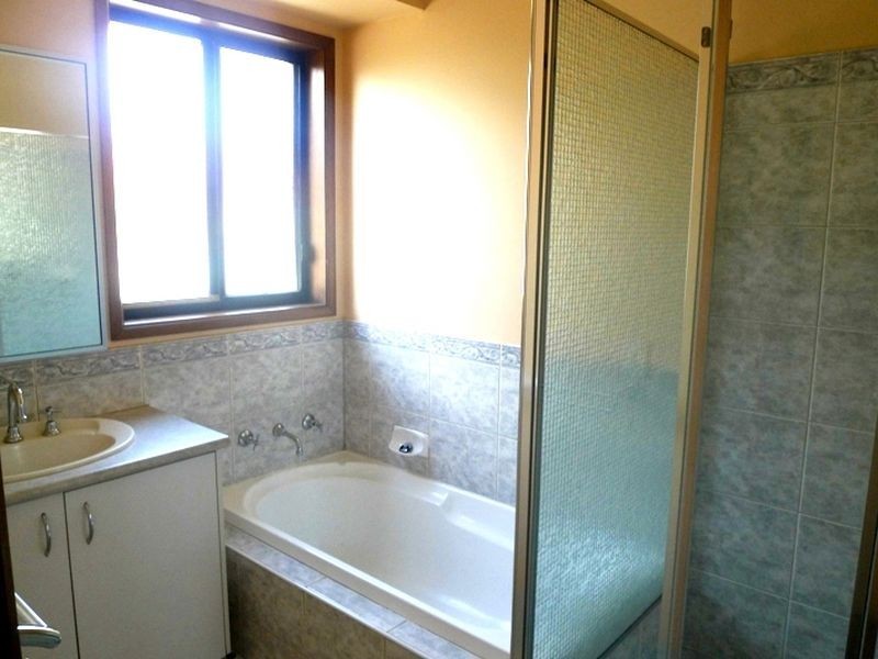 11 Spring Rise, West Albury NSW 2640