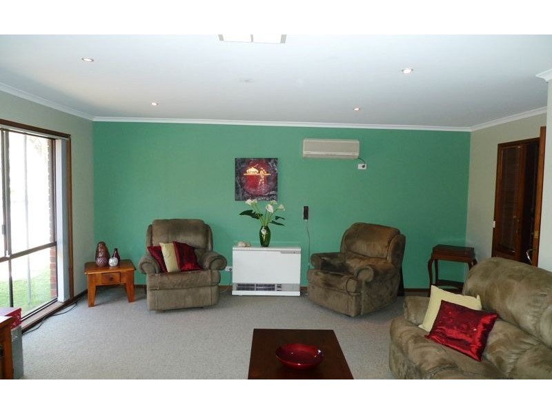 2/10 Brent Court, Lavington NSW 2641