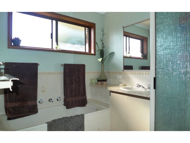 2/10 Brent Court, Lavington NSW 2641