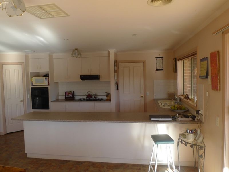 16 Honeysuckle Street, Thurgoona NSW 2640