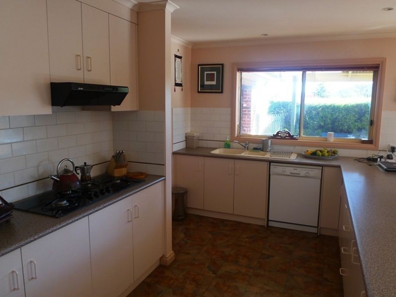 16 Honeysuckle Street, Thurgoona NSW 2640