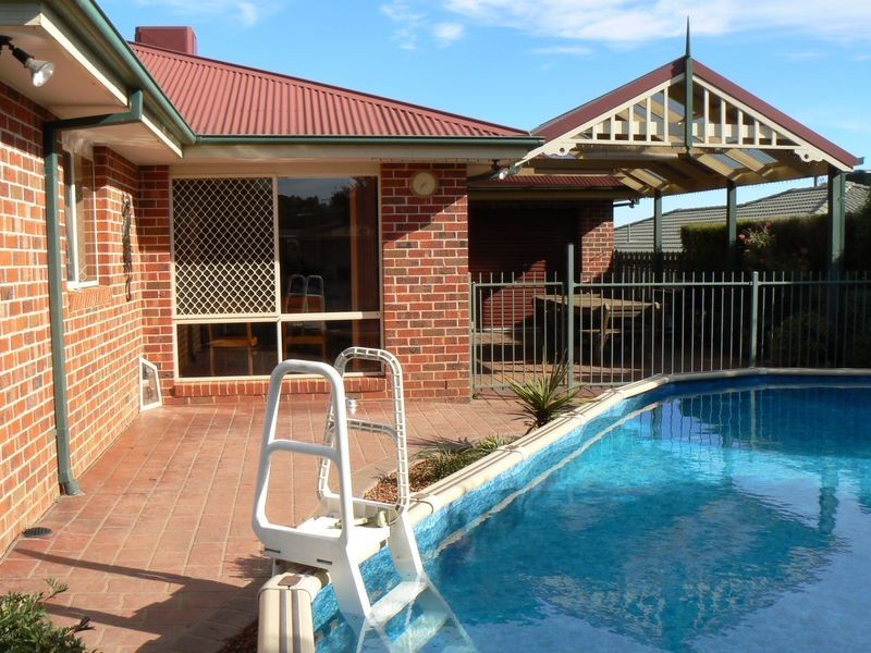 16 Honeysuckle Street, Thurgoona NSW 2640