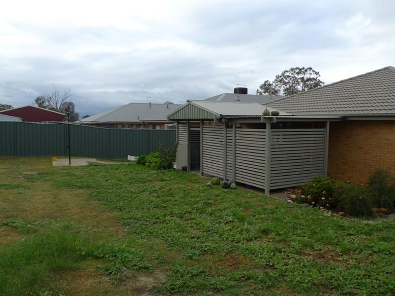 3 Gabrielle Crt, Lavington NSW 2641