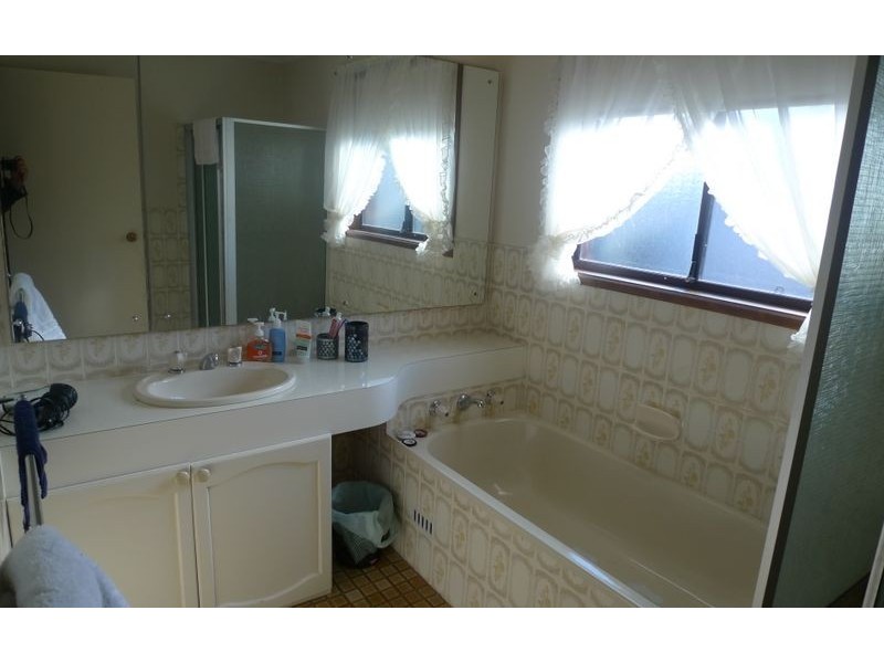 52 Ringwood Crescent, West Albury NSW 2640