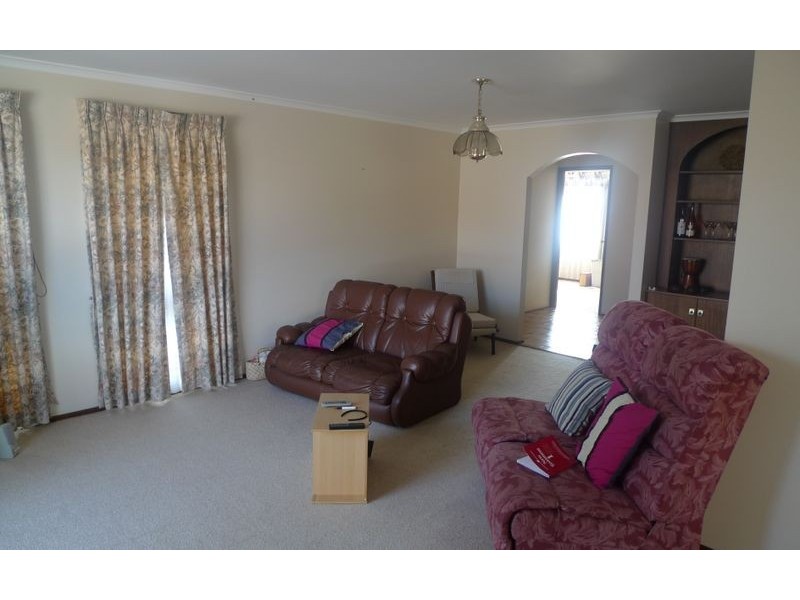 52 Ringwood Crescent, West Albury NSW 2640