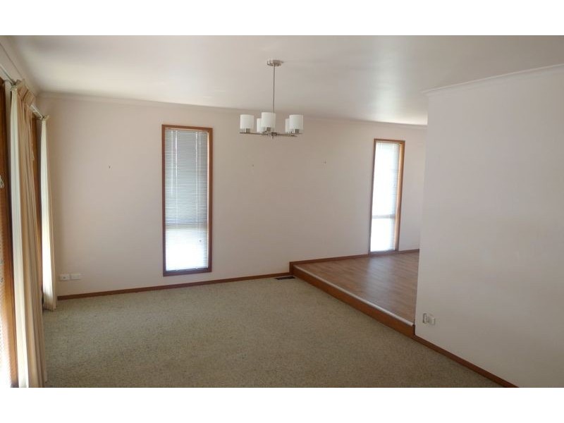 33 Warrenlee Drive, West Albury NSW 2640