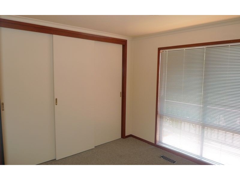 33 Warrenlee Drive, West Albury NSW 2640