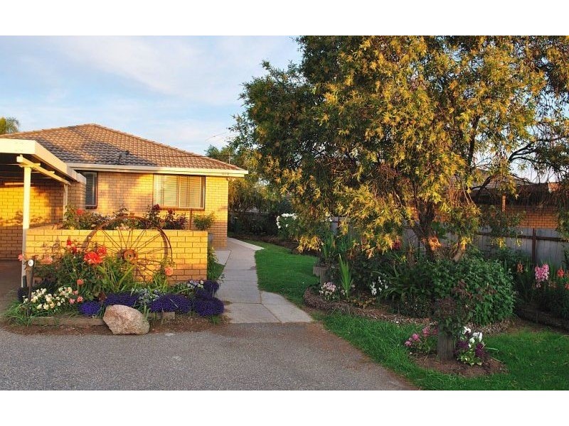 2/618 Hague Street, Lavington NSW 2641