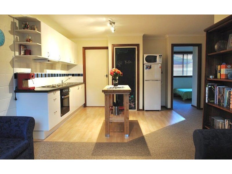 2/618 Hague Street, Lavington NSW 2641