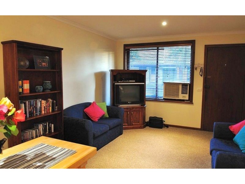 2/618 Hague Street, Lavington NSW 2641