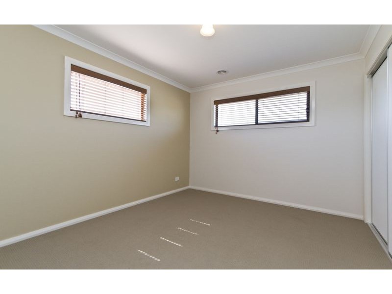 1/4 St Levans Place, Lavington NSW 2641