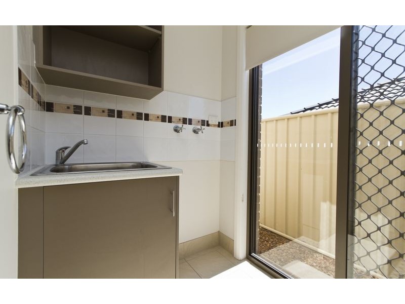 1/4 St Levans Place, Lavington NSW 2641