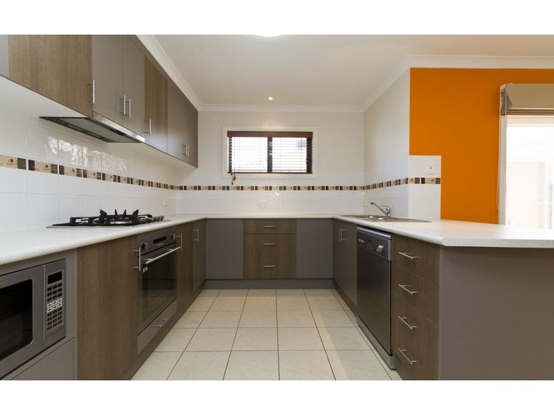 1/4 St Levans Place, Lavington NSW 2641
