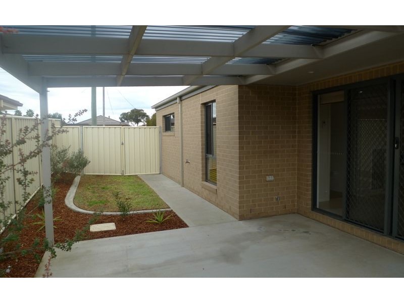 2/4 St Levans Place, Lavington NSW 2641