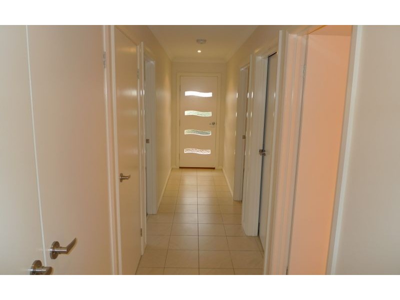 2/4 St Levans Place, Lavington NSW 2641