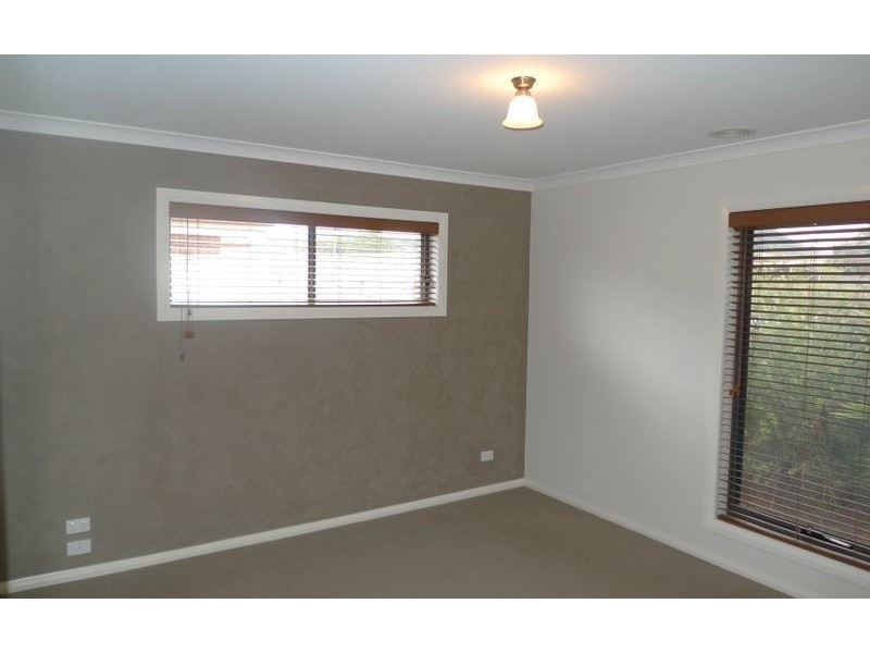 2/4 St Levans Place, Lavington NSW 2641