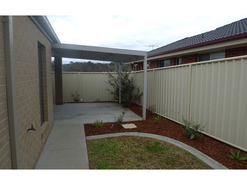 2/4 St Levans Place, Lavington NSW 2641