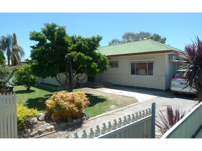 528 Comans Avenue, Lavington NSW 2641