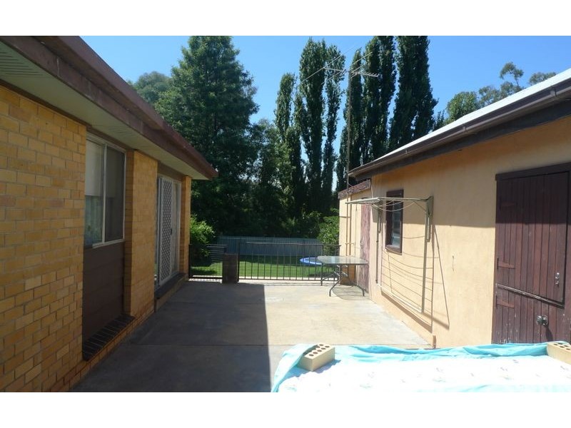 576 Lyne Street, Lavington NSW 2641