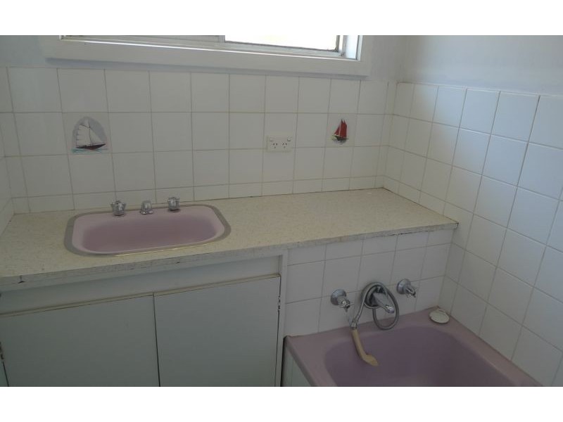 576 Lyne Street, Lavington NSW 2641