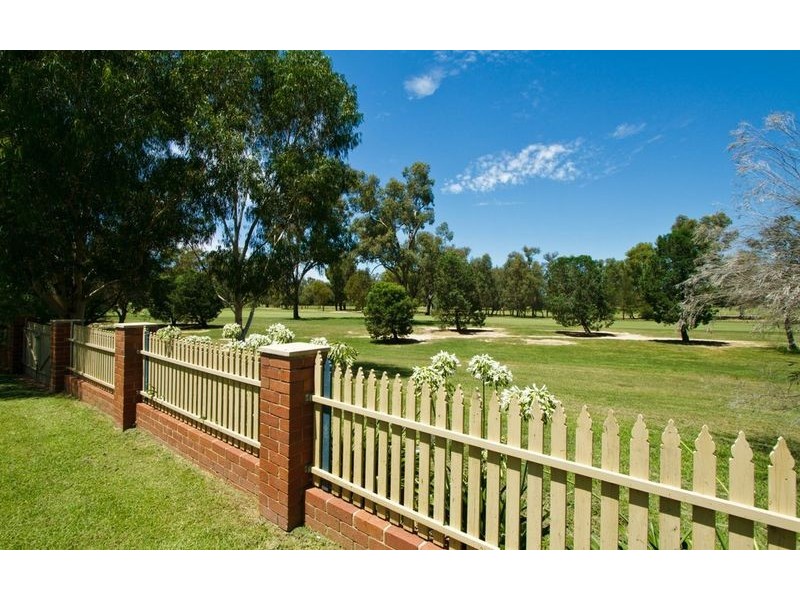 21 The Grove, Thurgoona NSW 2640