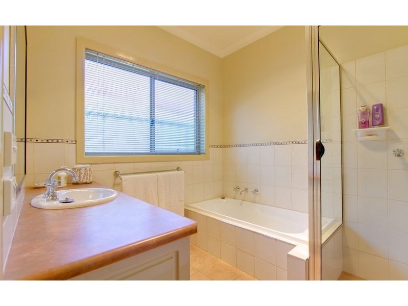21 The Grove, Thurgoona NSW 2640