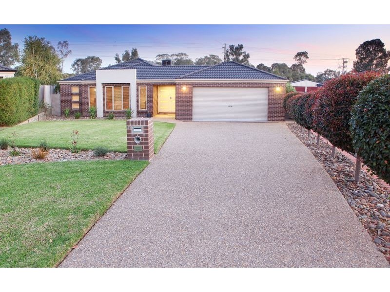21 Cassinia Court, Thurgoona NSW 2640