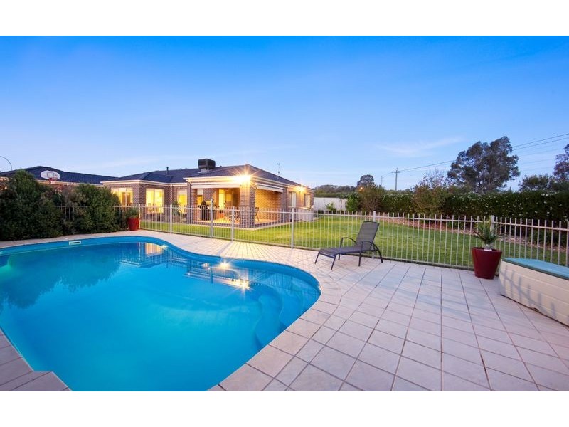 21 Cassinia Court, Thurgoona NSW 2640