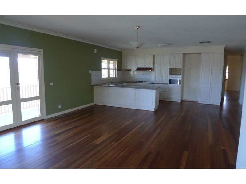 16 Pilbara Place, East Albury NSW 2640