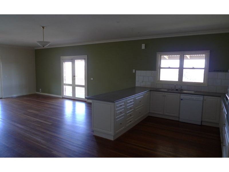 16 Pilbara Place, East Albury NSW 2640