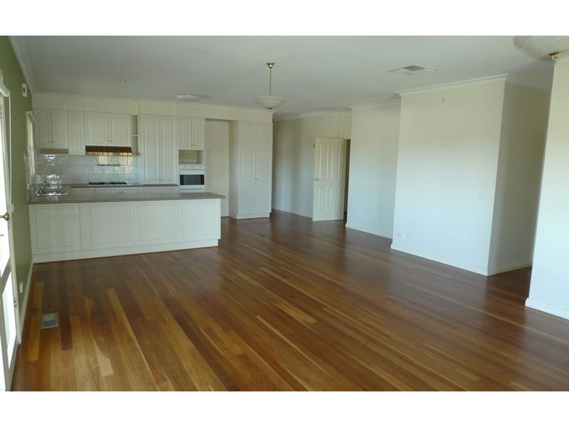16 Pilbara Place, East Albury NSW 2640