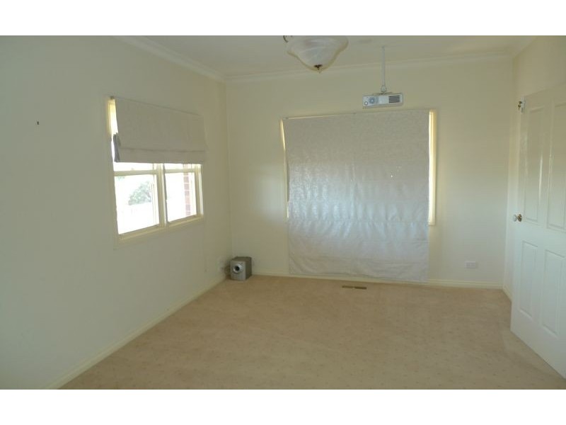 16 Pilbara Place, East Albury NSW 2640