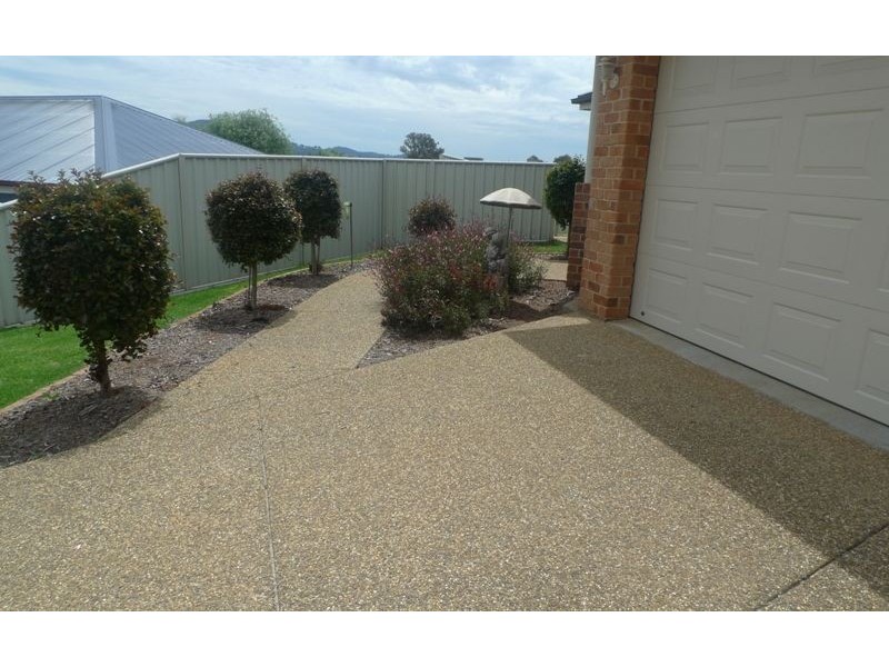 3 Devlin Court, Thurgoona NSW 2640