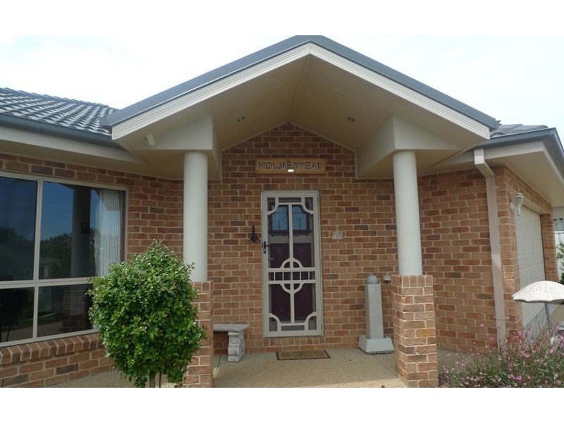 3 Devlin Court, Thurgoona NSW 2640