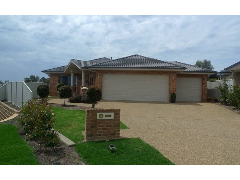 3 Devlin Court, Thurgoona NSW 2640