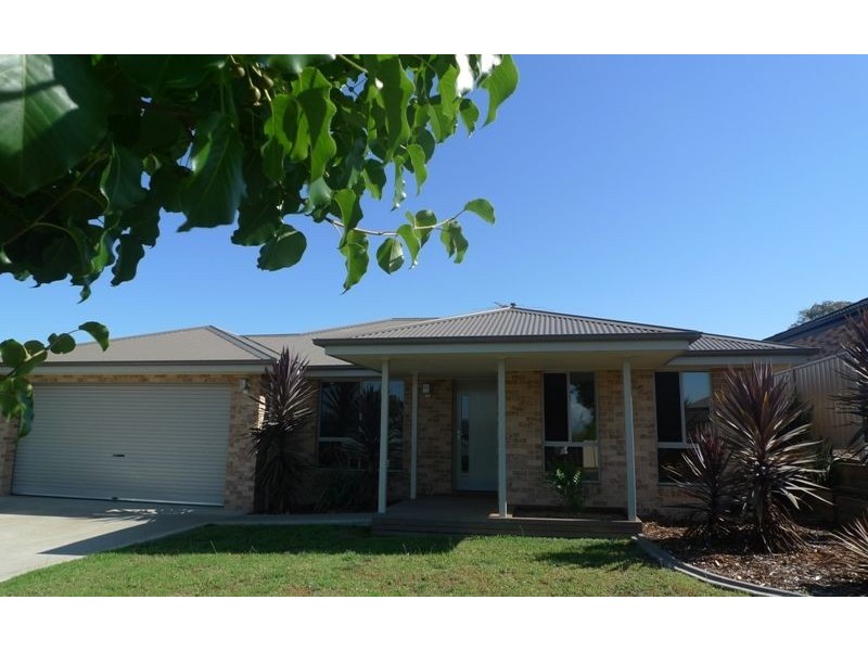 60 Dryandra Way, Thurgoona NSW 2640