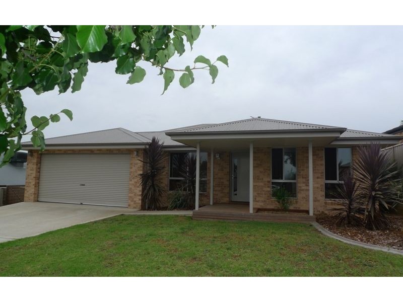 60 Dryandra Way, Thurgoona NSW 2640