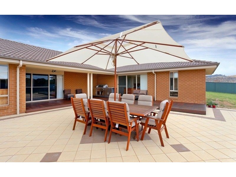 8 Mulberry Court, Lavington NSW 2641