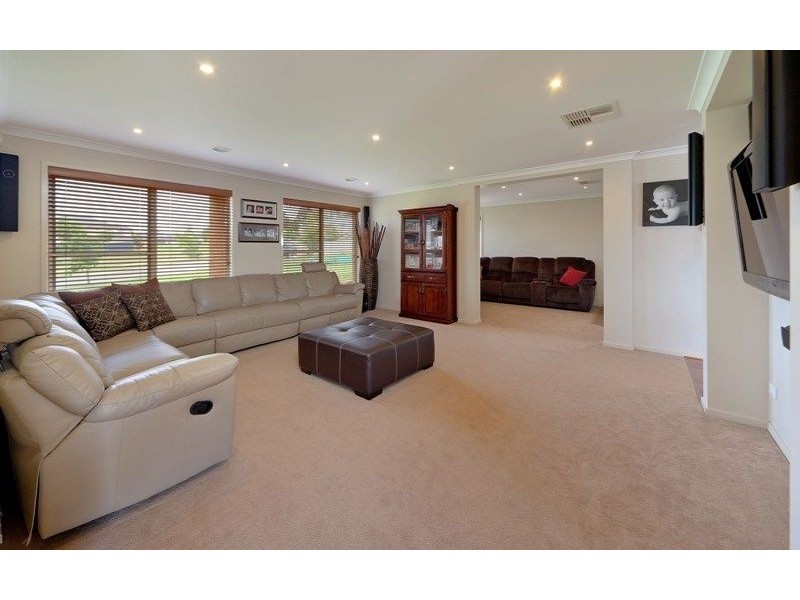 8 Mulberry Court, Lavington NSW 2641