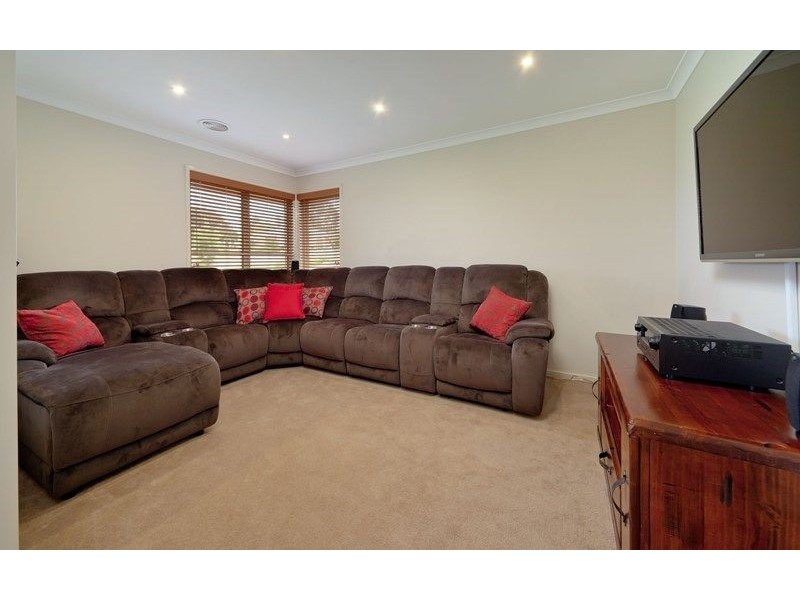 8 Mulberry Court, Lavington NSW 2641