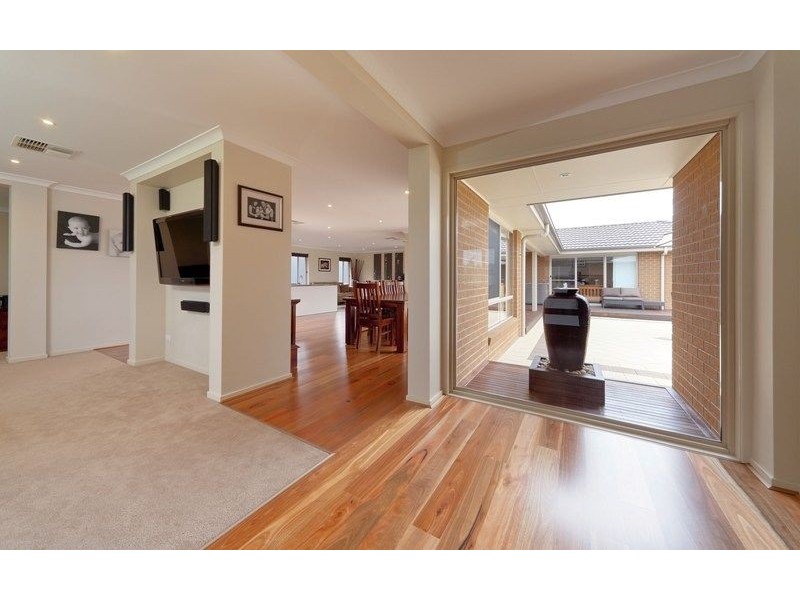 8 Mulberry Court, Lavington NSW 2641