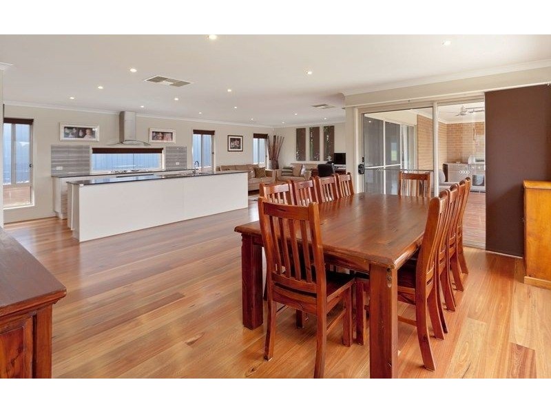 8 Mulberry Court, Lavington NSW 2641